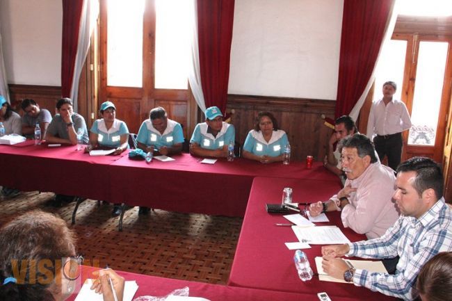 Se reúne Presidente del Congreso con trabajadores del  Colegio de Bachilleres
