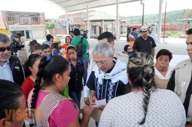 Inaugura Salvador Jara infraestructura carretera y deportiva en San Juan Nuevo 