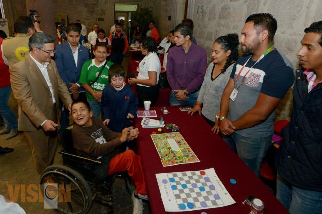 Los jóvenes merecen herramientas para potenciar su desarrollo: Abud