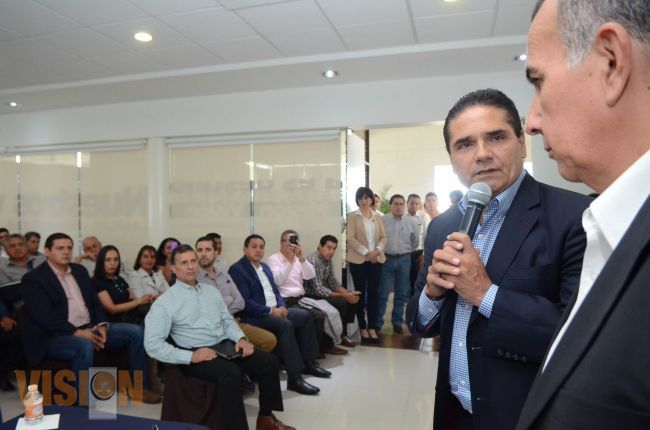 Silvano Aureoles conoció casos de éxito de Guanajuato en el IPLANEG