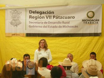 SEDRU entrega apoyos del PACC a productores