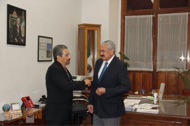 Gestiona el rector Medardo Serna recursos ante la SEP para la UMSNH