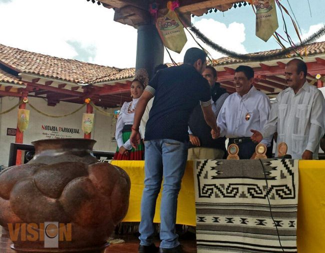 Premian las manos mágicas en el concurso Santa Clara del Cobre