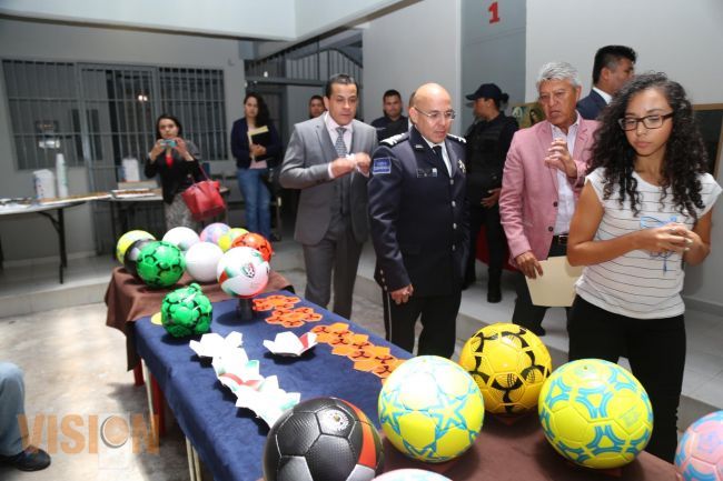 Entregan reconocimiento a Asociación Civil Espacios para Todos 