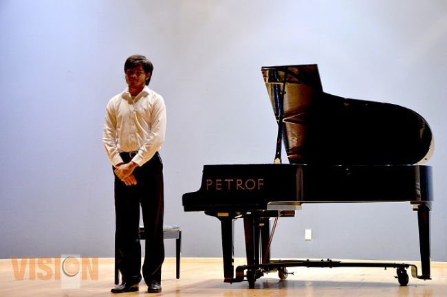 Excelente interpretación de Ricardo Acosta en concierto