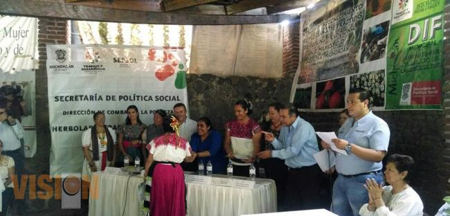 Reciben reconocimiento beneficiarios del programa 