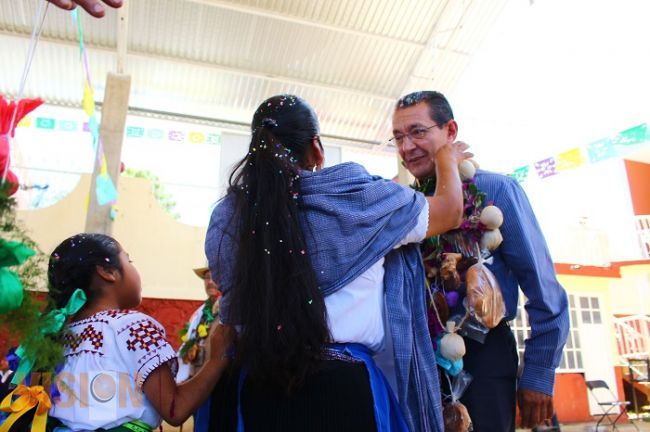 Inaugura SEDESOL techumbre y centro de cómputo en primarias de Cherán