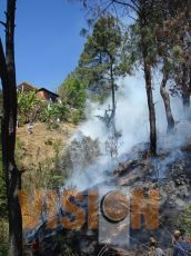 Amenaza a varias viviendas el incendio de La Charanda