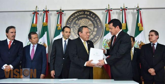Secretario de Gobernación entregó el Tercer Informe de Gobierno en el Congreso de la Unión