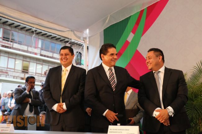 Silvano Aureoles atestigua instalación del nuevo ayuntamiento de Uruapan‏