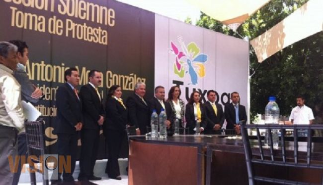Protesta como alcalde de Tuxpan, Jesús Antonio Mora González