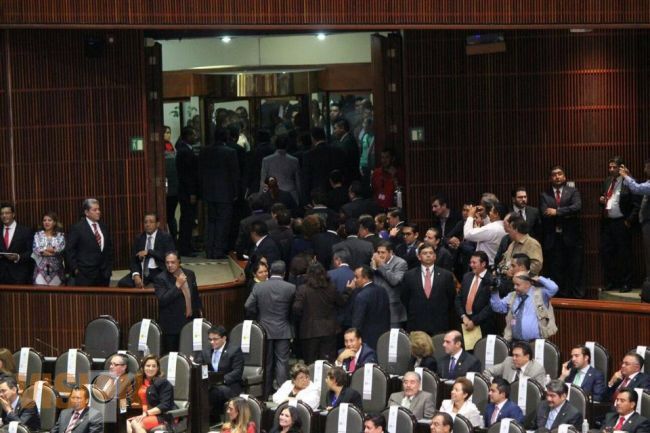 El caos reinó en el arranque de la 63 legislatura
