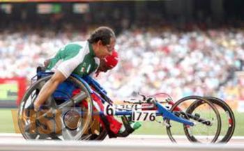 El atleta paralímpico Salvador Hernández visitó CECUFID