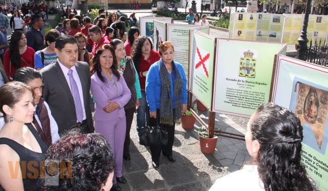 Inauguran exposición de símbolos patrios en Plaza Mártires de Uruapan