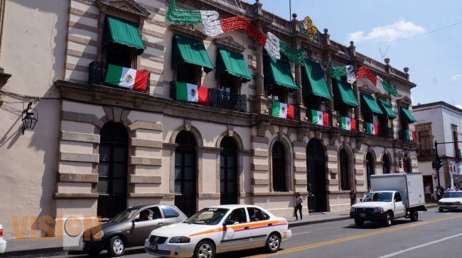 A dos días que se vayan Diputados ya dejan basificados a sus parientes, esposos y secretarias 