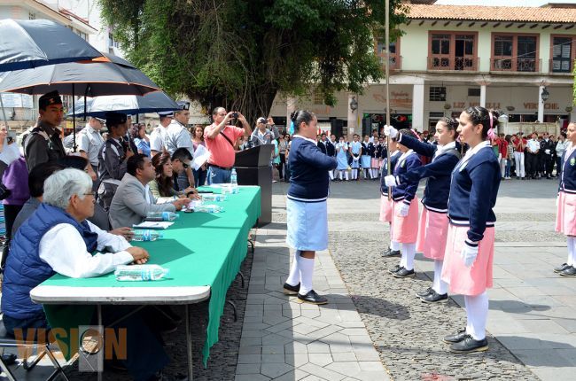 Excelemte participación de escuelas en el concurso de escoltas en Uruapan