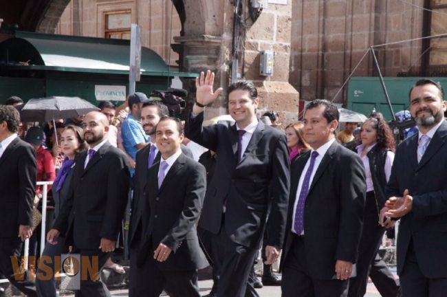 Encabeza Alfonso Martínez desfile por 205 Aniversario de la Independencia