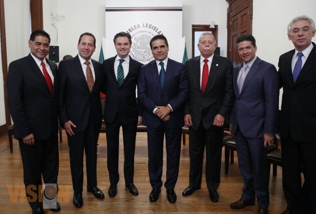 Acude Silvano Aureoles a Tercer Informe del Jefe de Gobierno del Distrito Federal