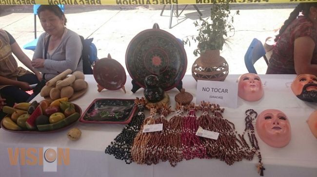 Ahuiran, San Juan Nuevo y Tzirio impulsan sus artesanías a través de su concurso artesanal 