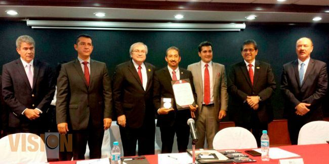 Galardonan a la UMSNH por la calidad de sus posgrados