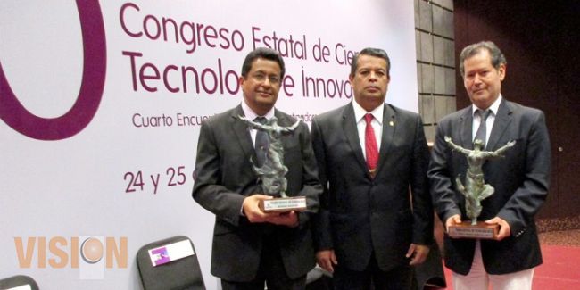 Reciben Premio Estatal de Ciencia, Tecnología, Vinculación y Divulgación 2 investigadores nicolaita