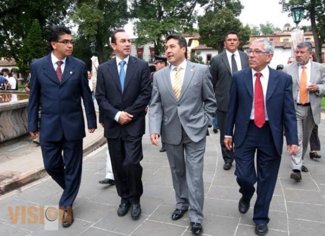 Acompañó Antonio Soto en la entrega de Presea Vasco de Quiroga 