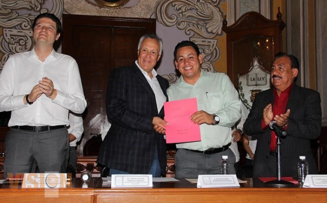 Recibió Víctor Manríquez más de 4 millones de pesos para obras de impacto social en Uruapan