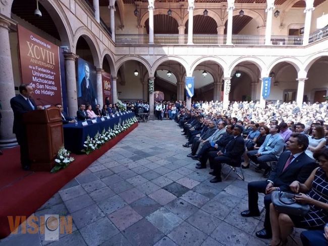 La UMSNH juega un papel estratégico en el desarrollo regional y nacional: Valls Esponda