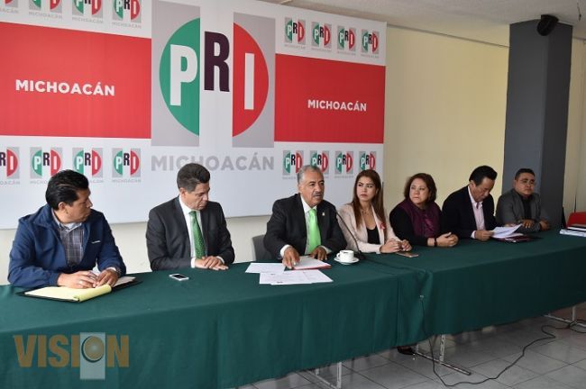 Entrega Agustín Trujillo nuevos nombramientos de Secretarias que quedaban vacantes