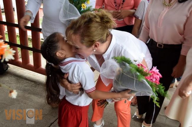 Rocío Beamonte visita Centros Asistenciales y Casa Cuna en Lázaro Cárdenas