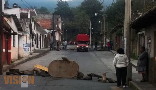 Las barricadas y fogatas, para defensa del pueblo