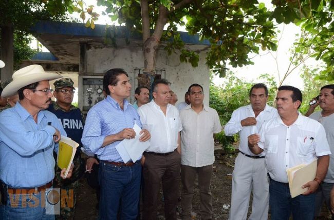 Recorre Silvano Aureoles zona de la Costa afectada por huracán 