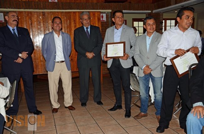 Auditor Superior, entrega reconocimientos a personal certificado en Fiscalización Pública