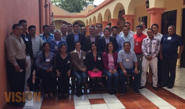 La educación es fundamental para asegurar el desarrollo municipal: Carlos Paredes