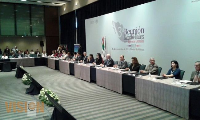 Rocío Beamonte asiste a 3ª Reunión Nacional de Titulares de los Sistemas Estatales DIF 2015