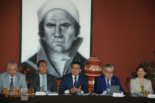 Compromete Silvano Aureoles comunicación permanente con los municipios 