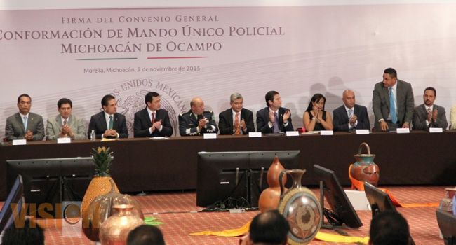 Víctor Manríquez firmó convenio de Mando Único