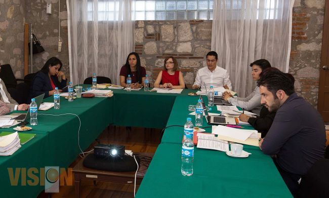 Analizan diputados iniciativas preferentes del Gobernador 