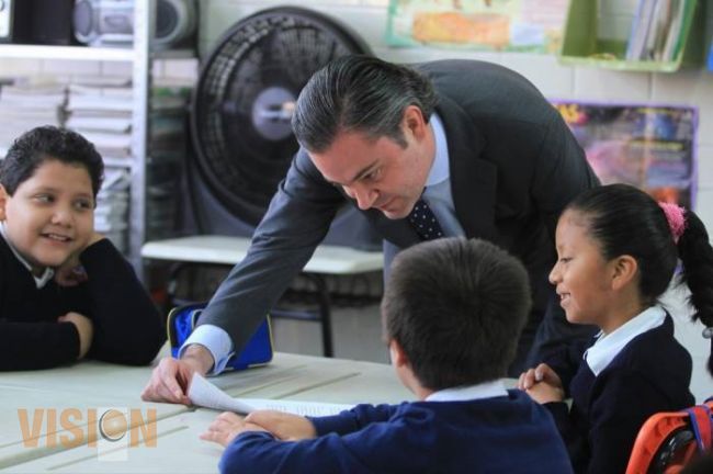 Nuño anuncia un plan para modernizar las normales