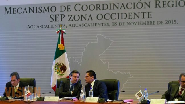 Gestiona Silvano Aureoles ante la SEP programa integral de capacitación para los docentes 