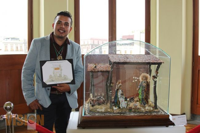 Artesano michoacano obtiene Galardón Nacional en el XXI Concurso de Nacimientos Mexicanos 2015 
