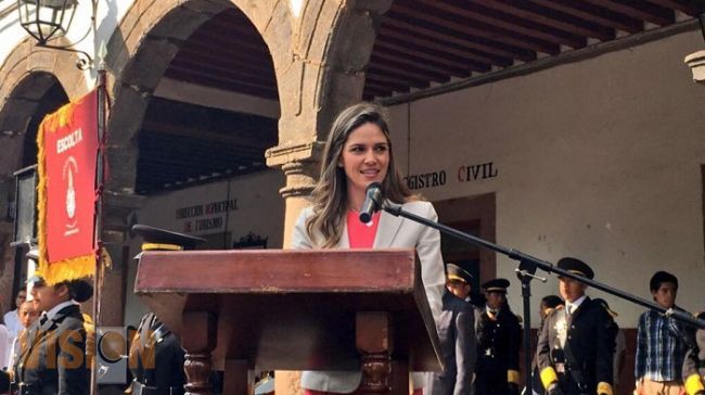 Llama Daniela de los Santos a una revolución pacífica para transformar el estado