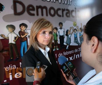 IEM participa en elección estudiantil en la UNLA