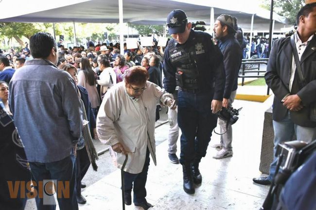 Supervisan autoridades de seguridad y educación aplicacion de examen docente