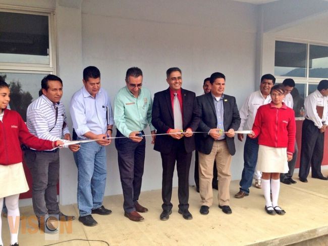 Inaugura Director General del Cobaem 3 aulas en el plantel Paracho
