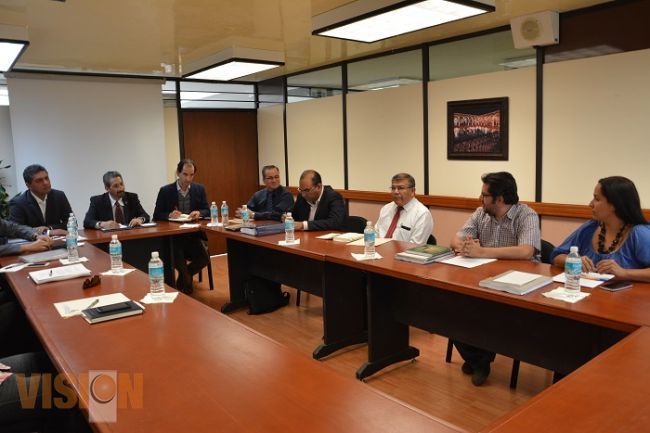 Analizan UMSNH y CEAV ruta para estudio por fenómeno de autodefensas