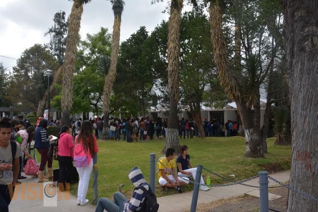 Inicia entrega de monederos electrónicos para becas CNBES-UMSNH 2015-2016