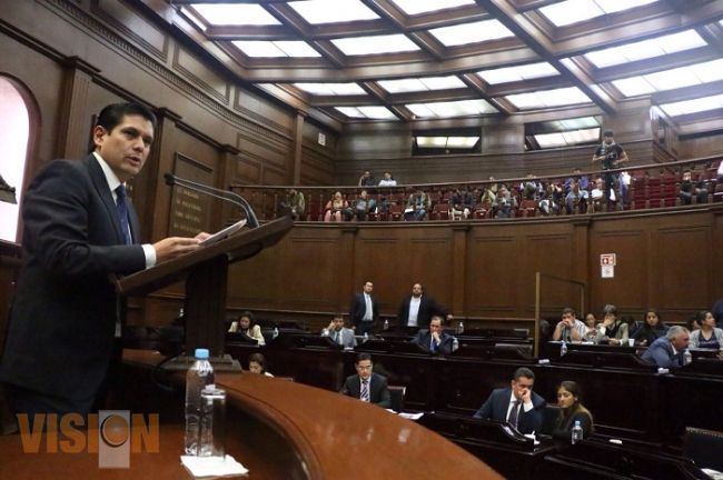 Presenta Ernesto Núñez candado para que ningún funcionario público gane más que el Gobernador