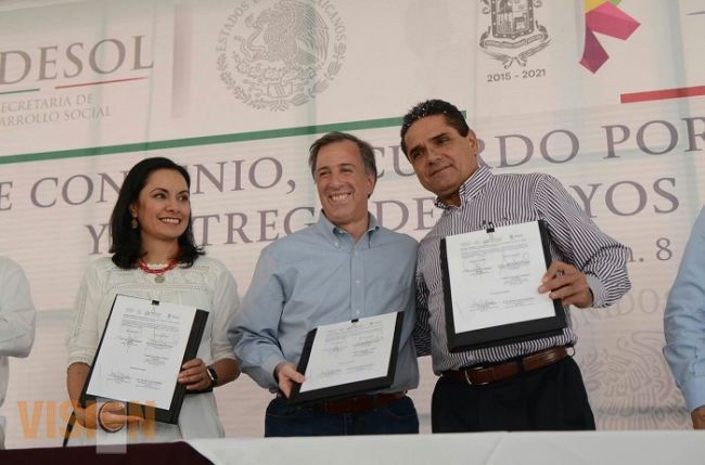Firman Silvano Aureoles y Sedesol Acuerdo por un Michoacán sin pobreza