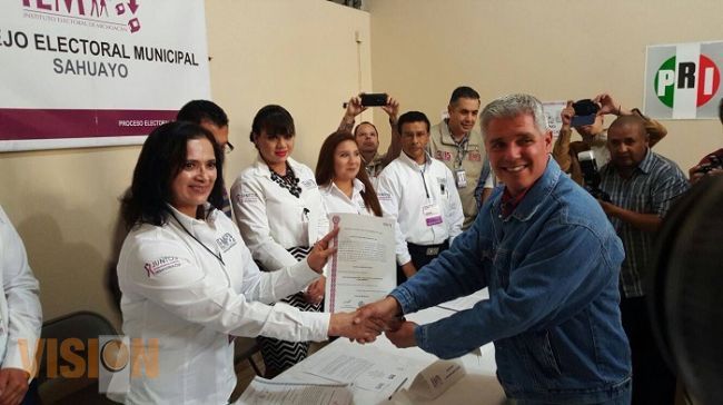 IEM entrega constancias de mayoría a diputadas y ayuntamiento electos